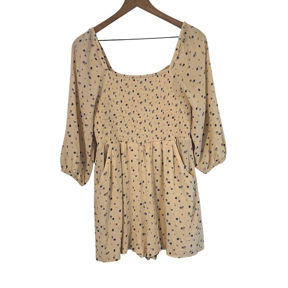 American Eagle Beige Floral Romper – Small – Quarter‎ Sleeve – Pockets